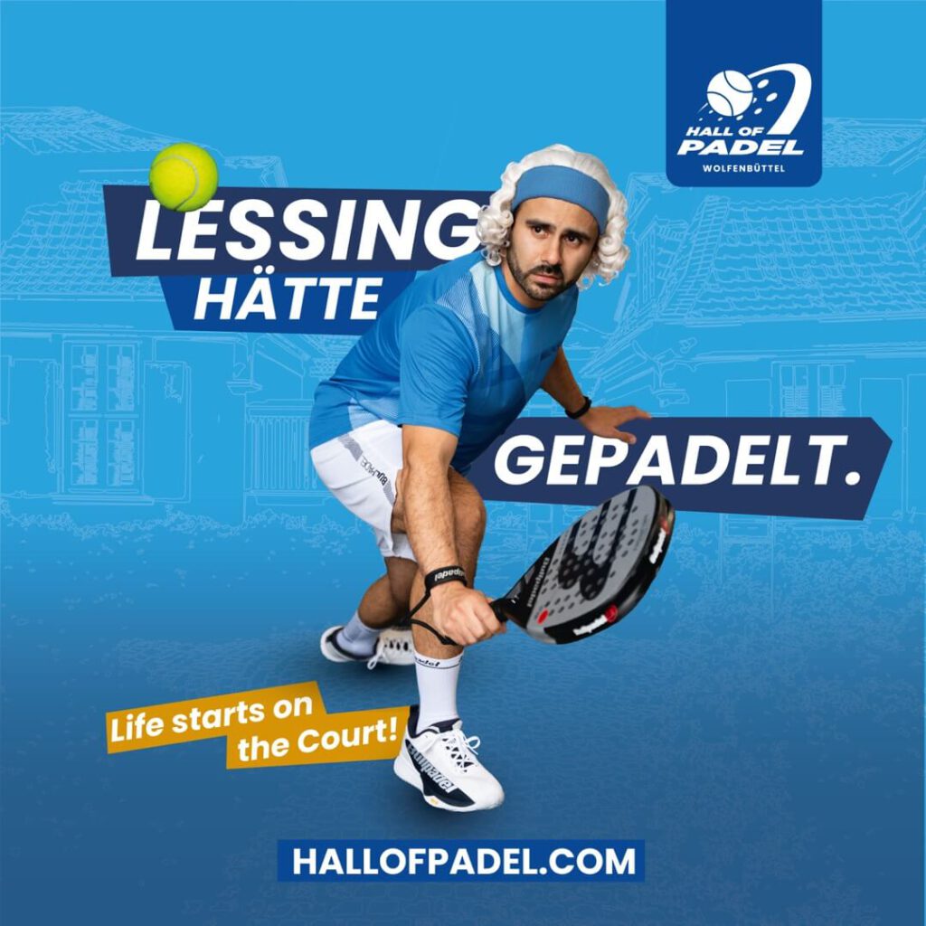 Padel Spieler mit Lessingperücke