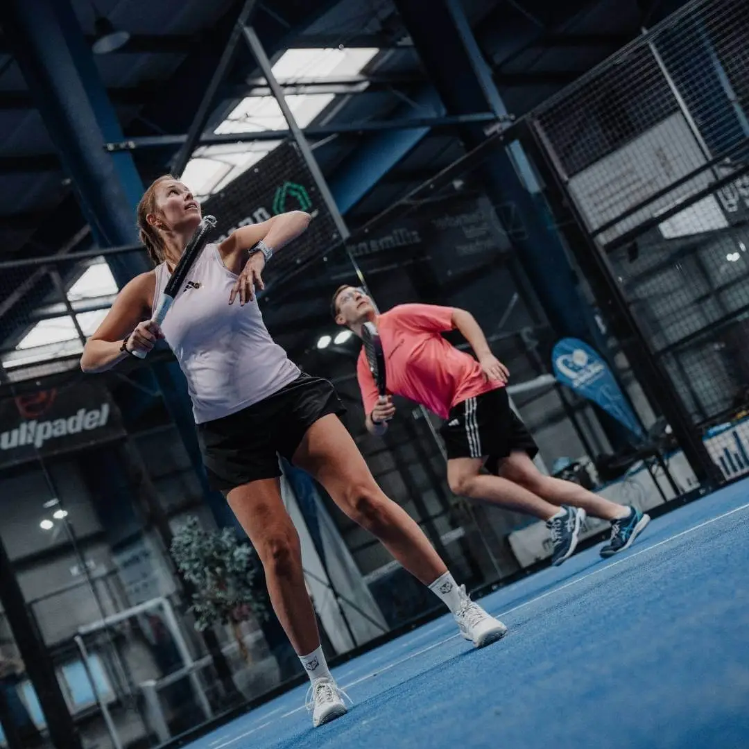 2 Padelspieler in der HALL OF PADEL Wolfenbüttel