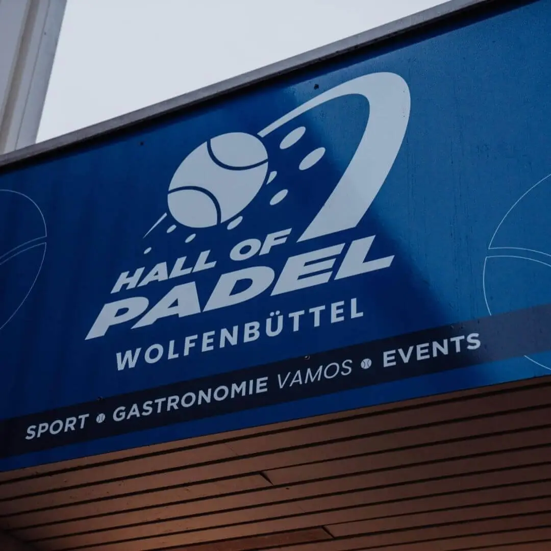 Eingangsschild HALL OF PADEL Wolfenbüttel
