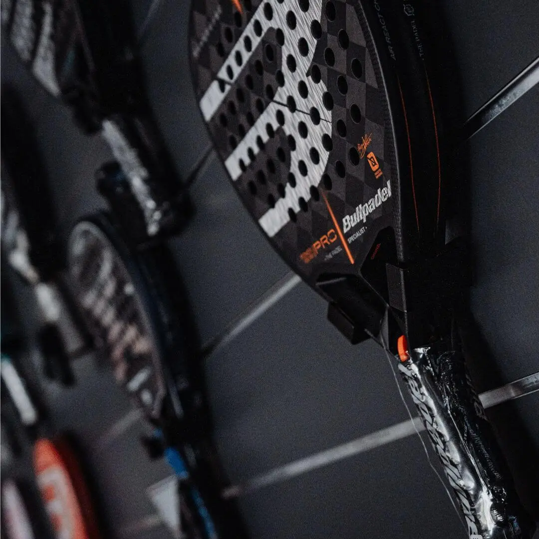 Padelschläger im Shop der HALL OF PADEL Braunschweig