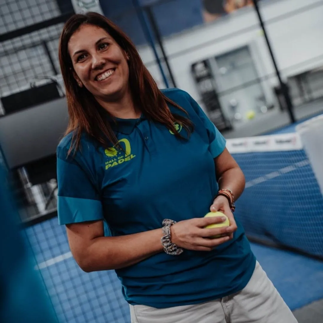 Geschäftsführerin Begoña Fernandez Nuevo lächelt in die Kamera